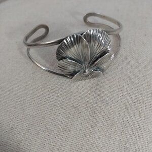 Stuart Nye: Vintage open cuff flower bracelet Marked sterling, patent 2.215